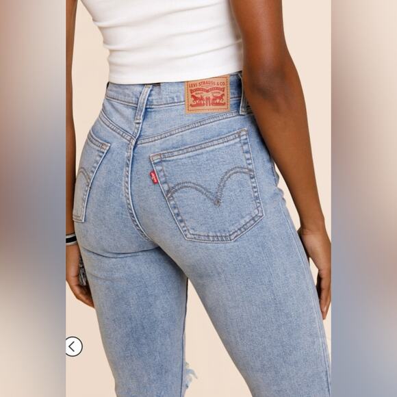 Levi's Women's Wedgie Straight Fit Distressed Knee Jeans Light Wash Size 30 - Picture 4 of 15